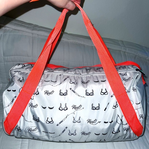 🛟 BENEFIT COSMETICS Weekender/Gym Duffle Bag - Picture 2 of 11